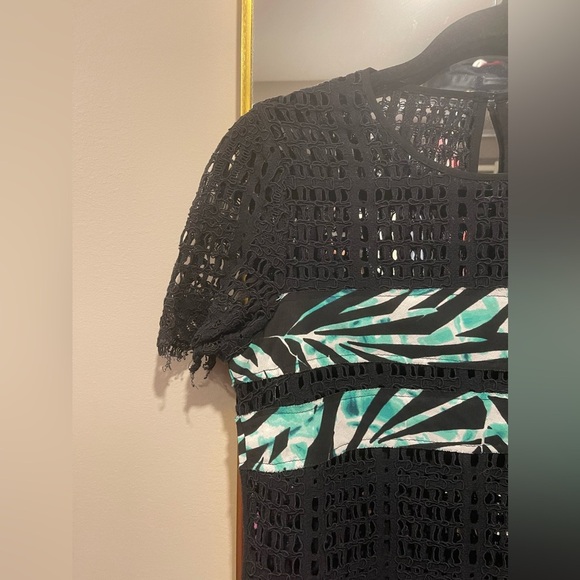 BCBGMaxAzria Layna Palms Eyelet Color-Block Blouse Top Size S-M - Picture 8 of 9